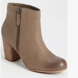 BP Trolley LEA Bootie Grey Leather 8.5 (runs a half size small)